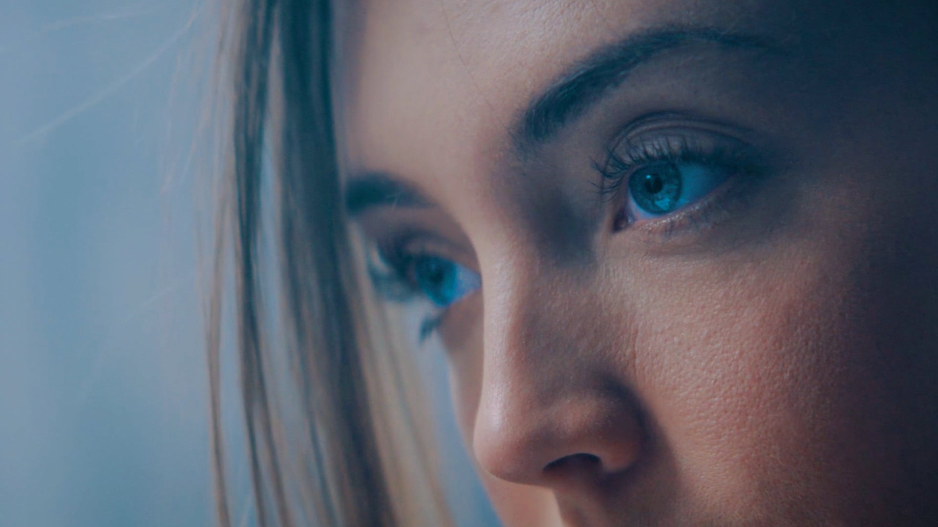 Melanie Keay Artist Toronto NAD M10 Video|NAD M10 Paula Champion Melanie Keay Painting|NAD M10 Ghostly Kisses Melanie Keay Painting|NAD M10 Classical Melanie Keay