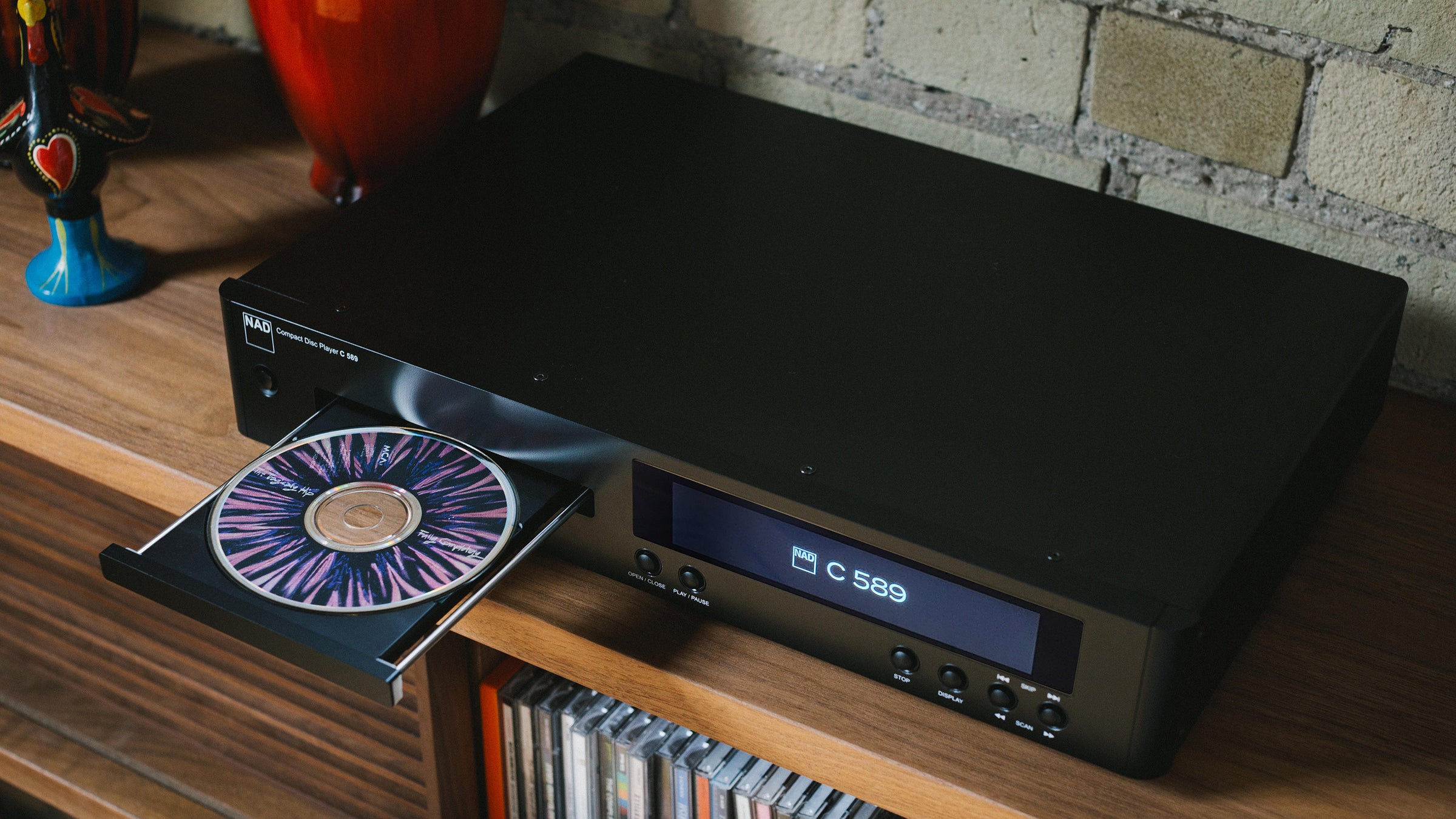 C 589 CD player -High end music reproduction